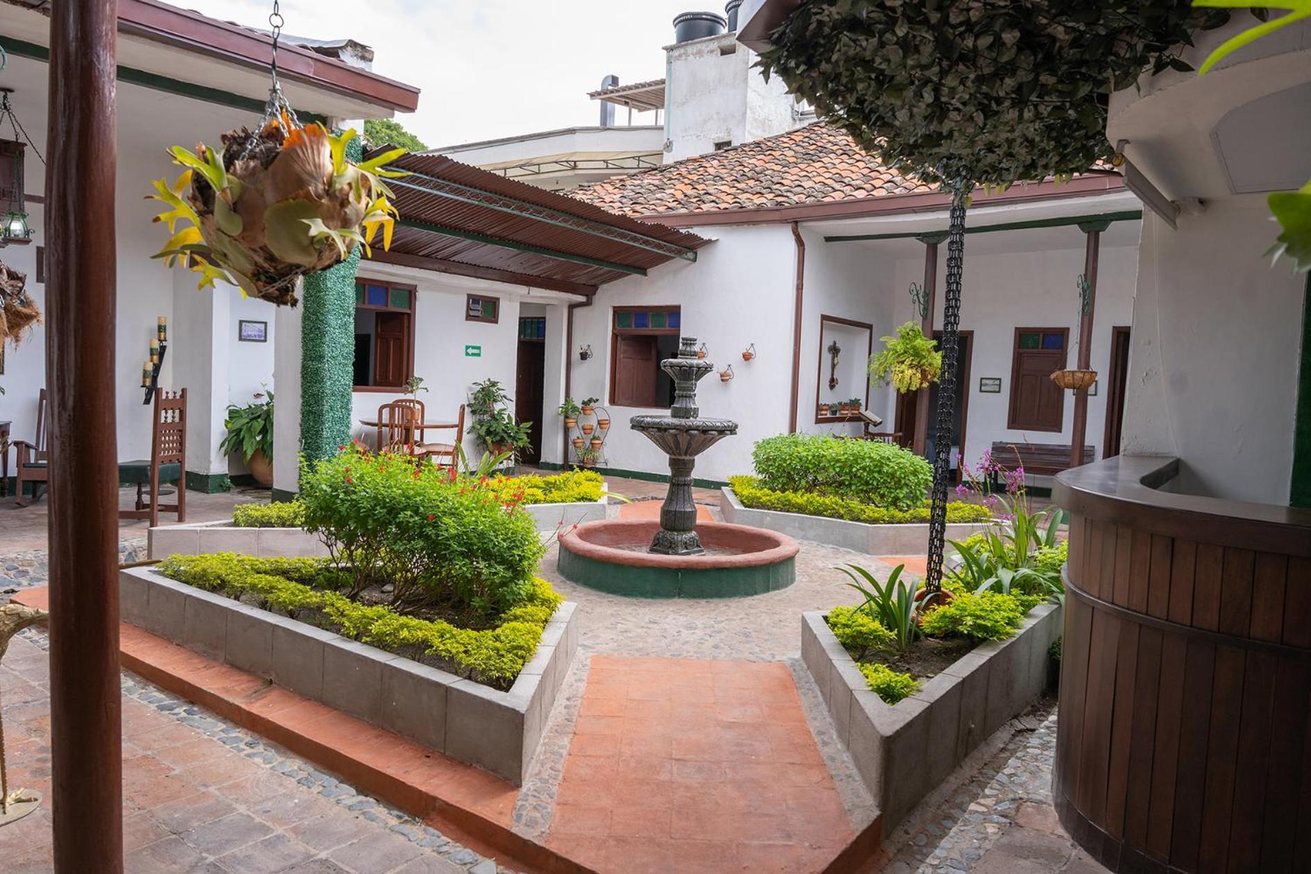 Hotel Casa Antigua Buga Exteriör bild
